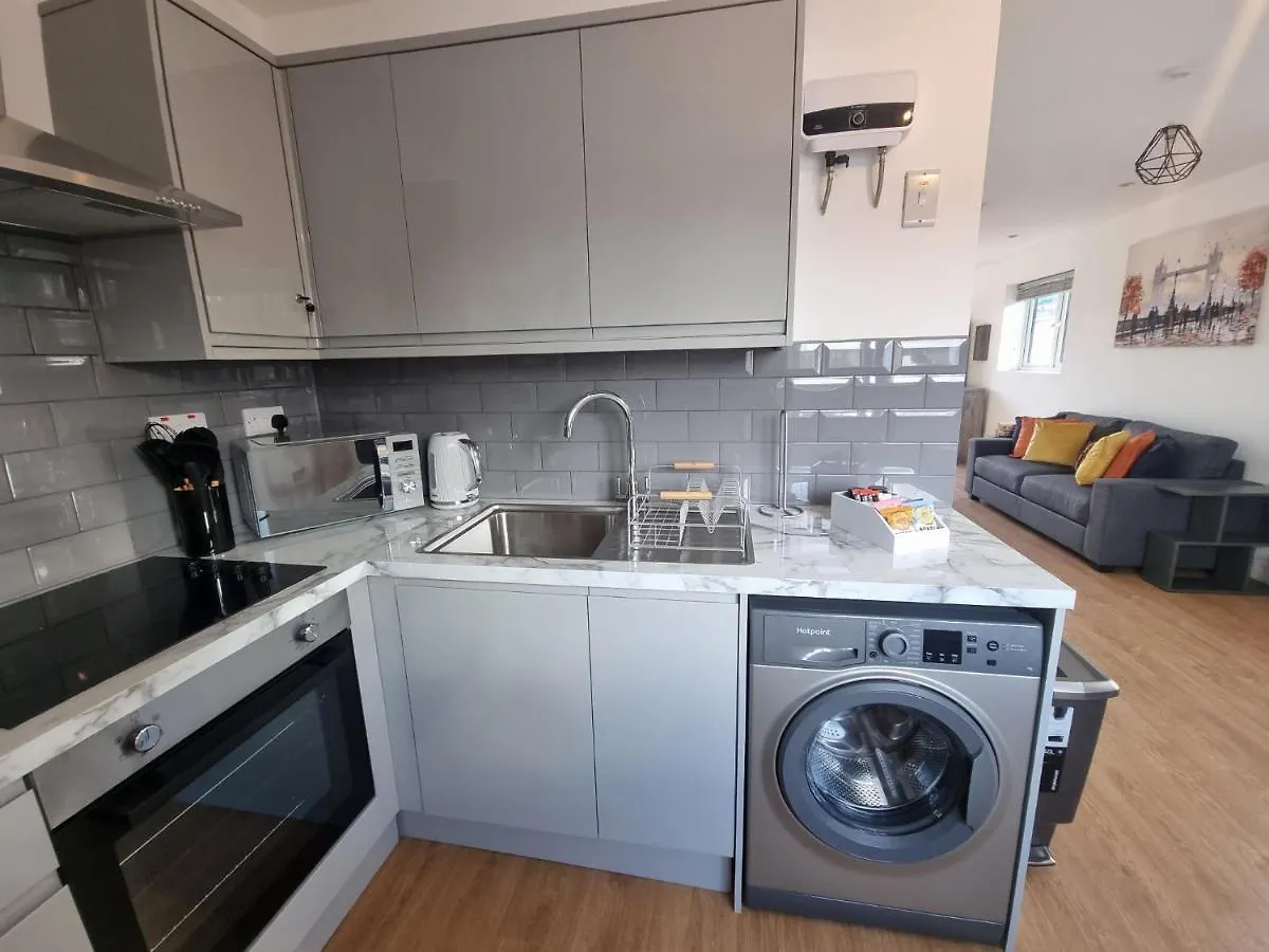 Apartment Stunning Roof Terrace Studio Flat London