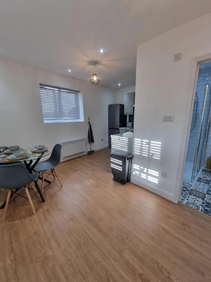 Stunning Roof Terrace Studio Flat London Apartment